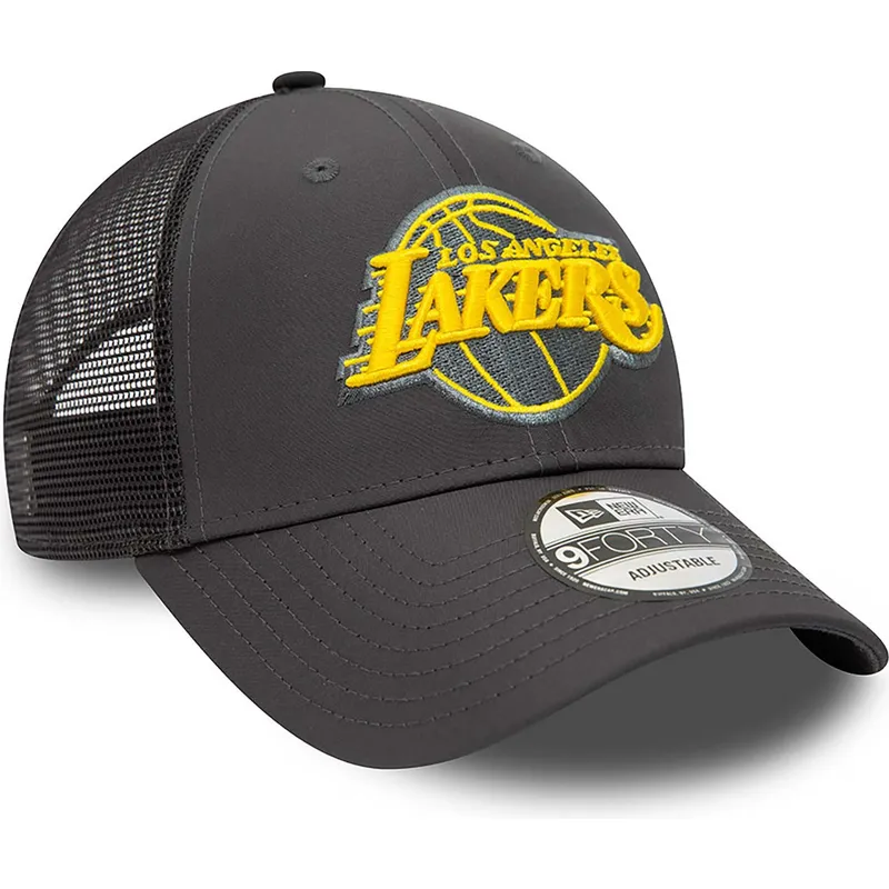 kepsar-curva-gra-justerbart-band-9forty-home-field-fran-los-angeles-lakers-nba-av-new-era