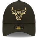 new-era-curved-brim-golden-logo-9forty-metallic-chicago-bulls-nba-black-adjustable-cap