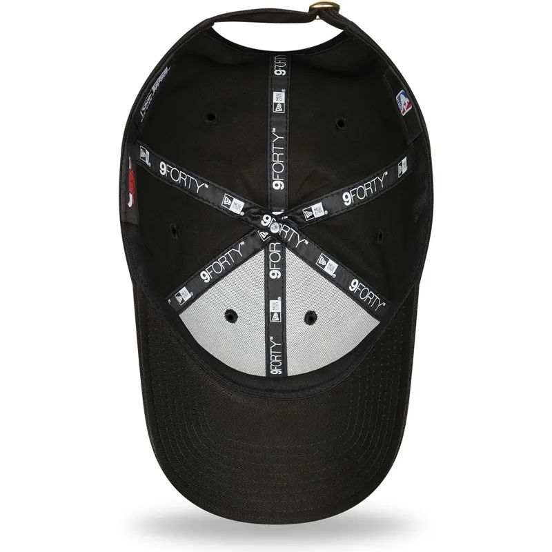 kepsar-curva-svart-justerbart-band-dorado-9forty-metallic-fran-chicago-bulls-nba-av-new-era
