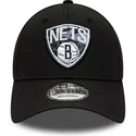 new-era-brooklyn-nets-nba-9forty-print-infill-justerbar-svart-bojd-keps