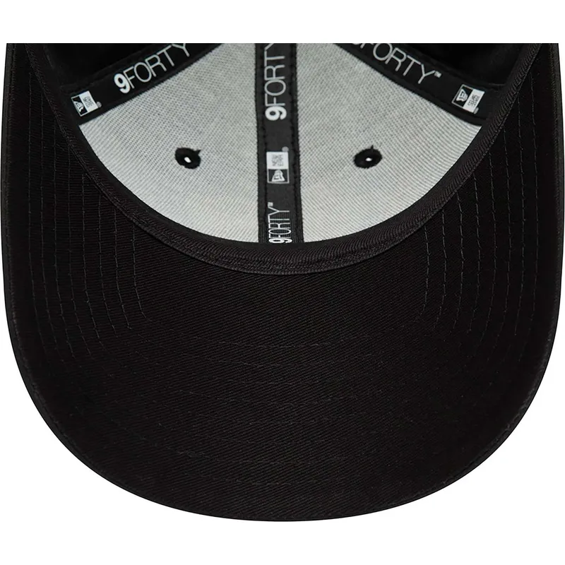 kepsar-curva-svart-justerbart-band-9forty-print-infill-fran-brooklyn-nets-nba-av-new-era