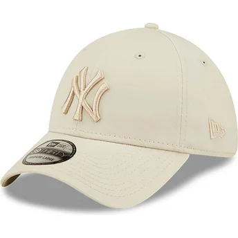 beige-bojd-keps-med-justerbar-passform-och-beige-logotyp-39thirty-league-essential-fran-new-york-yankees-mlb-av-new-era