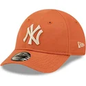 new-era-new-york-yankees-mlb-9forty-league-essential-justerbar-orange-bojd-keps-for-smabarn-med-beige-logotyp