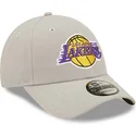kepsar-curva-gra-justerbart-band-9forty-repreve-fran-los-angeles-lakers-nba-av-new-era