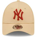 beige-justerbar-bojd-keps-for-barn-med-brunt-new-york-yankees-mlb-9forty-league-essential-logotyp-fran-new-era