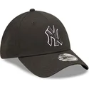 svart-justerbar-bojd-keps-9forty-team-outline-new-york-yankees-mlb-fran-new-era