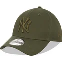 kepsar-curva-gron-snapback-9forty-league-essential-fran-new-york-yankees-mlb-av-new-era