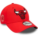 kepsar-curva-rod-justerbart-band-9forty-team-side-patch-fran-chicago-bulls-nba-av-new-era