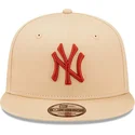 beige-platt-snapbackkeps-9fifty-league-essential-new-york-yankees-mlb-fran-new-era
