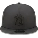 svart-platt-snapback-keps-med-svart-logotyp-9fifty-gore-tex-new-york-yankees-mlb-fran-new-era