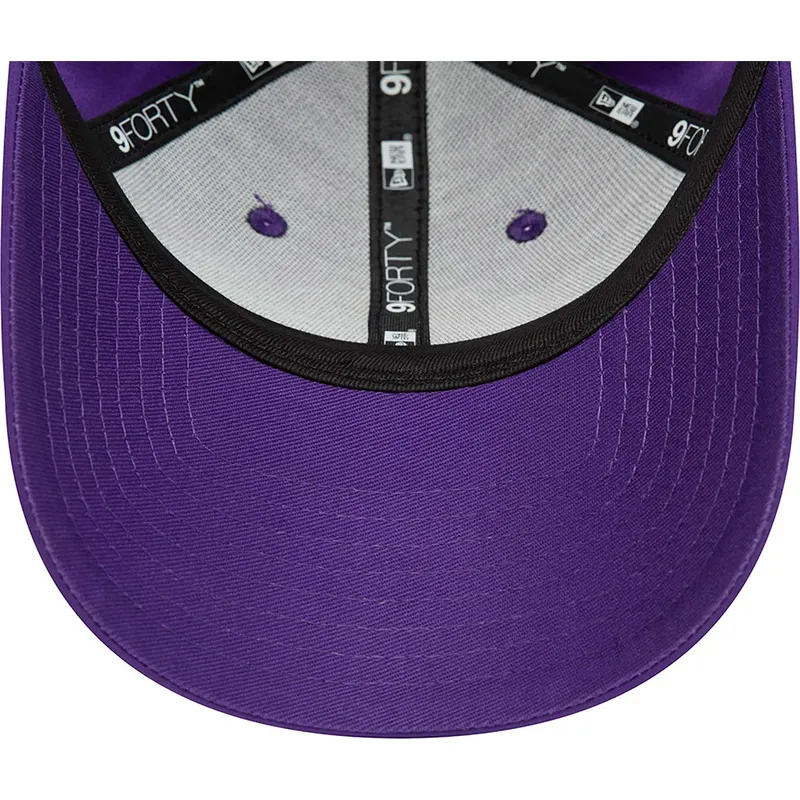kepsar-curva-violett-justerbart-band-9forty-print-infill-fran-los-angeles-lakers-nba-av-new-era