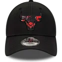 kepsar-curva-svart-justerbart-band-9forty-print-infill-fran-chicago-bulls-nba-av-new-era