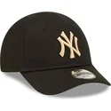 new-era-new-york-yankees-mlb-9forty-league-essential-justerbar-svart-bojd-keps-for-smabarn-med-beige-logotyp