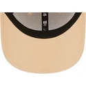beige-justerbar-kurvkeps-for-kvinnor-med-beige-new-york-yankees-logga-9forty-league-essential-fran-mlb-av-new-era