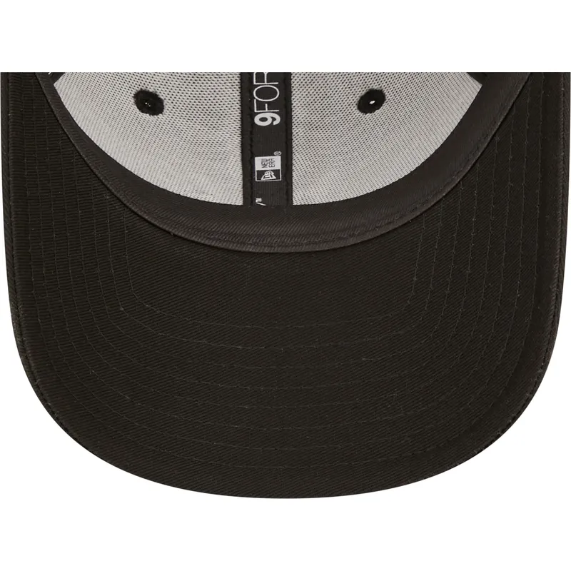 svart-justerbar-kurvad-keps-for-dam-9forty-monogram-fran-new-york-yankees-mlb-av-new-era