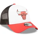 vit-svart-och-rod-trucker-keps-a-frame-team-colour-fran-chicago-bulls-nba-av-new-era