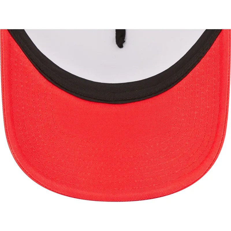 vit-svart-och-rod-trucker-keps-a-frame-team-colour-fran-chicago-bulls-nba-av-new-era