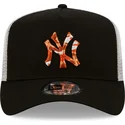 new-era-new-york-yankees-mlb-svart-och-vit-truckerkeps-med-orange-logotyp-a-frame-seasonal-infill
