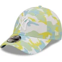 kepsar-curva-gron-justerbart-band-9forty-all-over-print-seasonal-fran-new-york-yankees-mlb-av-new-era