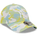 kepsar-curva-gron-justerbart-band-9forty-all-over-print-seasonal-fran-new-york-yankees-mlb-av-new-era