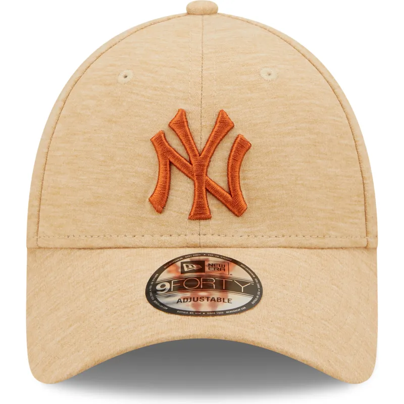 brun-bojd-justerbar-keps-med-brunt-9forty-jersey-essential-logotyp-fran-new-york-yankees-mlb-av-new-era