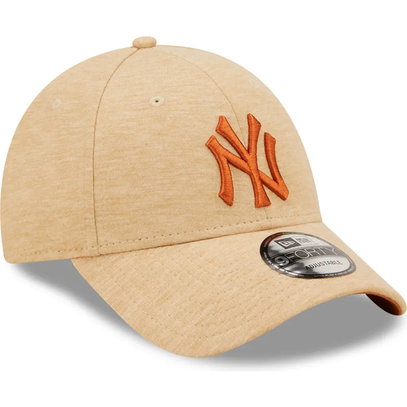 brun-bojd-justerbar-keps-med-brunt-9forty-jersey-essential-logotyp-fran-new-york-yankees-mlb-av-new-era
