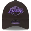 los-angeles-lakers-nba-9forty-neon-outline-svart-justerbar-bojd-keps-med-lila-logotyp-fran-new-era