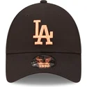 svart-justerbar-bojd-keps-med-orange-logotyp-9forty-league-essential-los-angeles-dodgers-mlb-fran-new-era