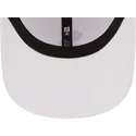 justerbar-vit-bojd-keps-med-svart-logotyp-9forty-league-essential-chicago-white-sox-mlb-fran-new-era