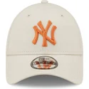 kepsar-curva-beige-justerbart-band-9forty-league-essential-fran-new-york-yankees-mlb-av-new-era