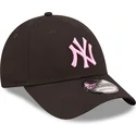 justerbar-svart-bojd-keps-med-rosa-logotyp-9forty-league-essential-av-new-york-yankees-mlb-fran-new-era
