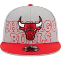 gra-och-rod-platt-keps-snapback-9fifty-draft-edition-2023-fran-chicago-bulls-nba-av-new-era