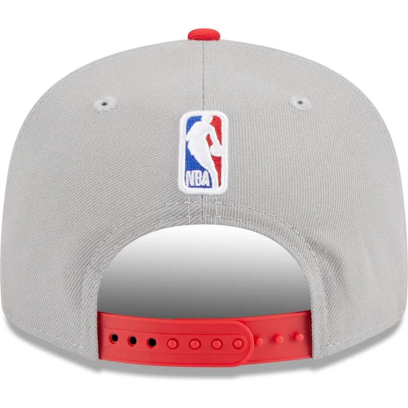 gra-och-rod-platt-keps-snapback-9fifty-draft-edition-2023-fran-chicago-bulls-nba-av-new-era