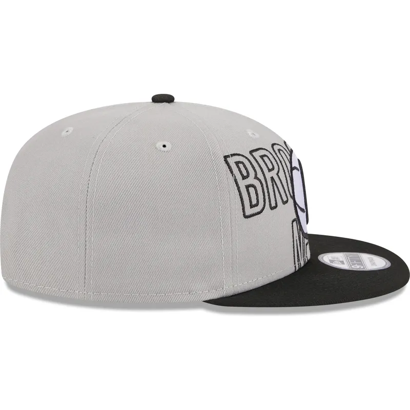 gra-och-svart-platt-keps-snapback-9fifty-draft-edition-2023-fran-brooklyn-nets-nba-av-new-era