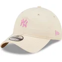 justerbar-ljusrosa-bojd-keps-med-rosa-logotyp-9twenty-mini-logo-av-new-york-yankees-mlb-fran-new-era