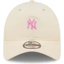 justerbar-ljusrosa-bojd-keps-med-rosa-logotyp-9twenty-mini-logo-av-new-york-yankees-mlb-fran-new-era
