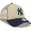 beige-och-marinbla-9forty-a-frame-all-day-trucker-keps-new-york-yankees-mlb-fran-new-era