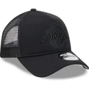 svart-truckerkeps-med-svart-logotyp-9forty-a-frame-all-day-trucker-los-angeles-lakers-nba-fran-new-era