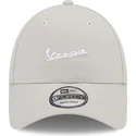 kepsar-curva-beige-justerbart-band-9forty-seasonal-fran-vespa-piaggio-av-new-era