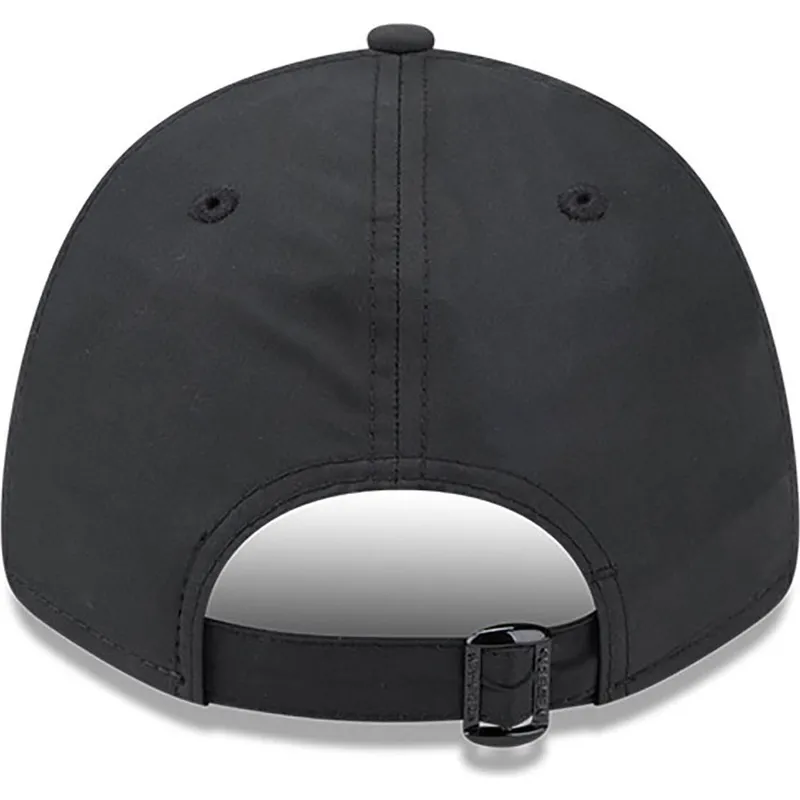 svart-bojd-justerbar-keps-med-guldlogotyp-9forty-fran-ac-milan-serie-a-av-new-era