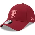 kepsar-curva-rod-justerbart-band-9forty-seasonal-fran-manchester-united-football-club-premier-league-av-new-era