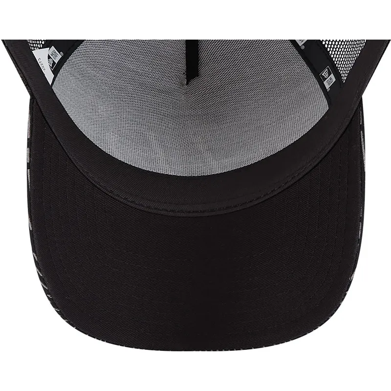 kepsar-curva-svart-snapback-a-frame-reflective-all-over-print-fran-valentino-rossi-vr46-motogp-av-new-era kepsar-curva-svart-snapback-a-frame-reflective-all-over-print-fran-valentino-rossi-vr46-motogp-av-new-era