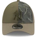 justerbar-gron-bojd-keps-med-gront-new-york-yankees-mlb-9forty-multi-texture-logotyp-fran-new-era