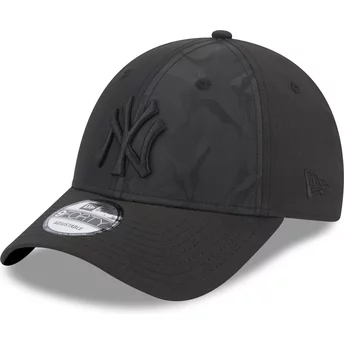 Justerbar svart böjd keps med svart logo 9FORTY Multi Texture från New York Yankees MLB av New Era