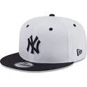 vit-och-marinbla-platt-snapback-keps-med-marinblatt-9fifty-white-crown-patch-logotyp-fran-new-york-yankees-mlb-av-new-era