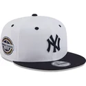 vit-och-marinbla-platt-snapback-keps-med-marinblatt-9fifty-white-crown-patch-logotyp-fran-new-york-yankees-mlb-av-new-era