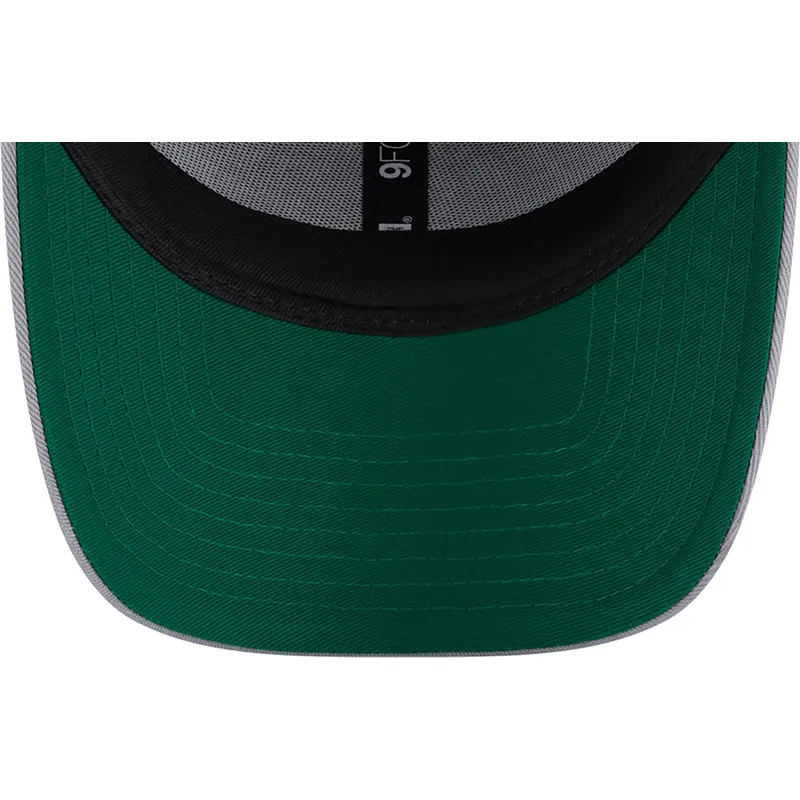 gra-justerbar-kurvad-keps-9forty-team-side-patch-fran-los-angeles-lakers-nba-av-new-era