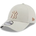 kepsar-curva-beige-justerbart-band-9forty-team-outline-fran-new-york-yankees-mlb-av-new-era
