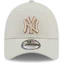 kepsar-curva-beige-justerbart-band-9forty-team-outline-fran-new-york-yankees-mlb-av-new-era