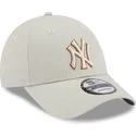 kepsar-curva-beige-justerbart-band-9forty-team-outline-fran-new-york-yankees-mlb-av-new-era